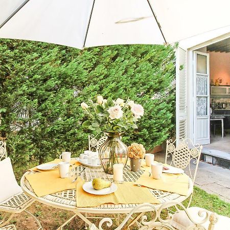 Apartment Guinigi With Private Courtyard Лукка Экстерьер фото